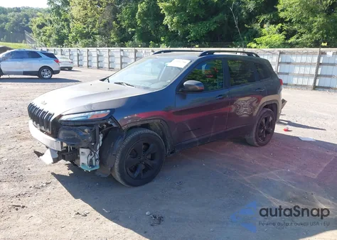 2018 Jeep Cherokee Latitude 4X4 from USA, damaged, VIN 1C4PJMCBXJD597667